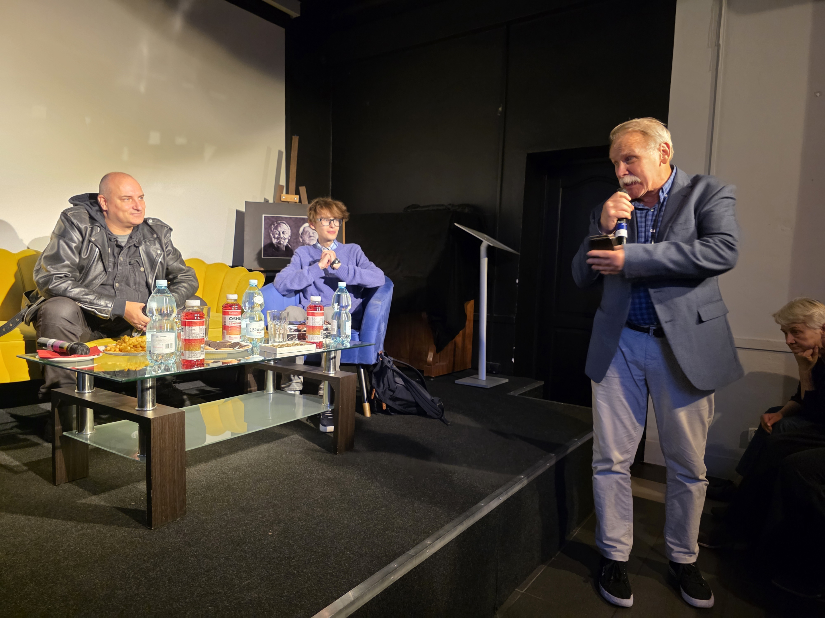"Społeczeństwo na łańcuchu" - Oskar Kida, Oskar Szafarowicz i Miłosz Lodowski - zdjecie 1