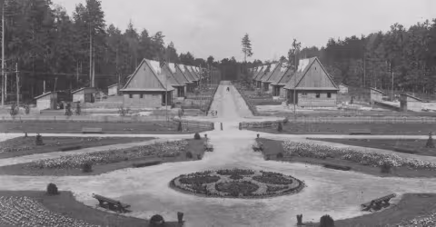 szkolenia, zebrania, kółka samokształceniowe, kolportowane były materiały propagandowe